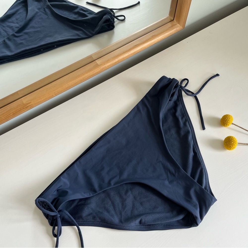 Roxy Standard Solid Swim Bottoms Bikini Bottom Na… - image 1